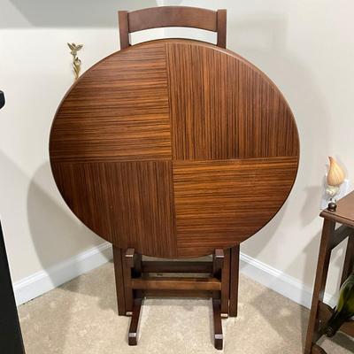 835 Set of Two Oval Collapsible Tables With Stand