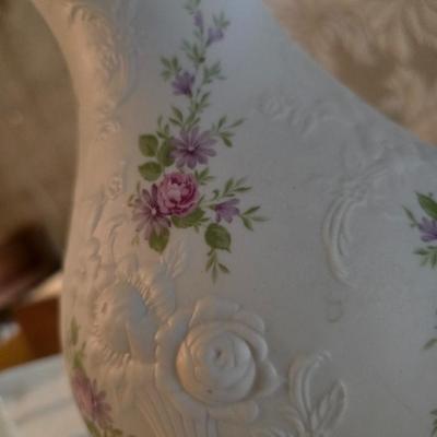 KAISER PORCELAIN VASE, MILK GLASS VASE AND MORE