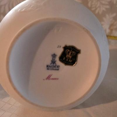 KAISER PORCELAIN VASE, MILK GLASS VASE AND MORE