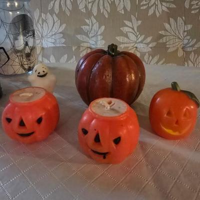 HALLOWEEN ITEMS AND A VARIETY OF CANDLES