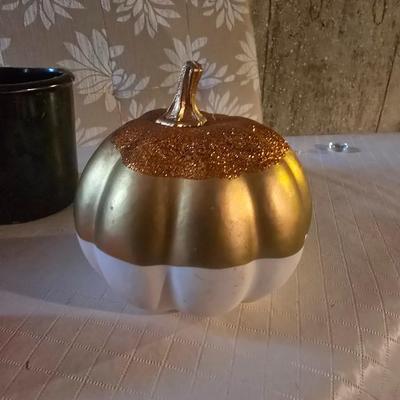 HALLOWEEN ITEMS AND A VARIETY OF CANDLES