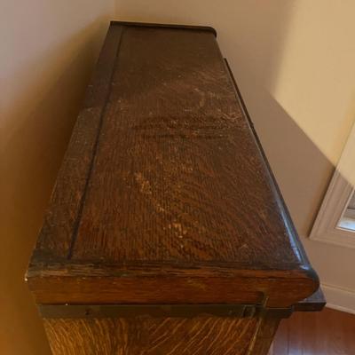 Lawyers Bookcase (DR-MG)