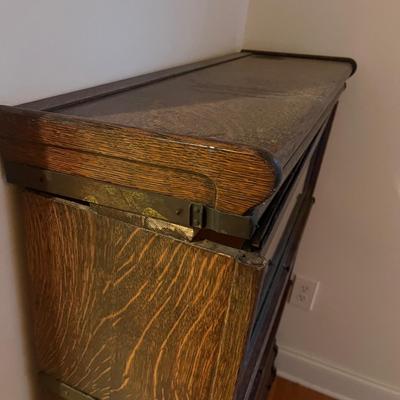 Lawyers Bookcase (DR-MG)
