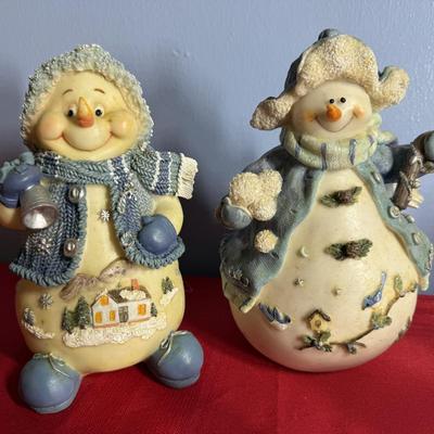 Blue Snowman decor, plus salt/pepper shakers