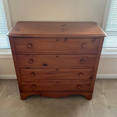 866 Antique Pine Cottage 4-Drawer Dresser