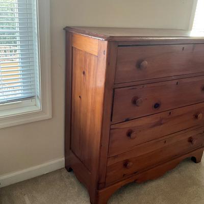 866 Antique Pine Cottage 4-Drawer Dresser