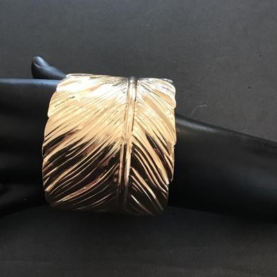Sale Photo Thumbnail #94: Vintage, gold tone, Fashion leaf bracelet please see attached photos has somewhere blemishes