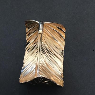 Sale Photo Thumbnail #96: Vintage, gold tone, Fashion leaf bracelet please see attached photos has somewhere blemishes