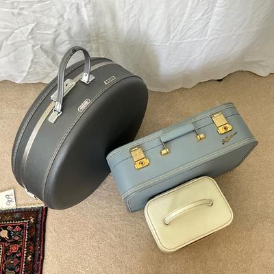 880 Assorted Vintage Suitcase Lot