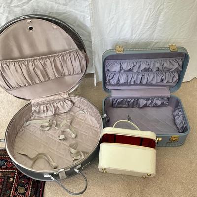 880 Assorted Vintage Suitcase Lot