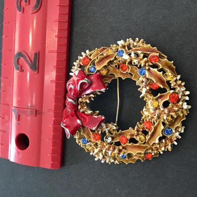 Sale Photo Thumbnail #168: Vintage art, multicolored Christmas wreath brooch. Please see attached photos.