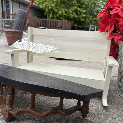 Small shelves, picture, poinsettia