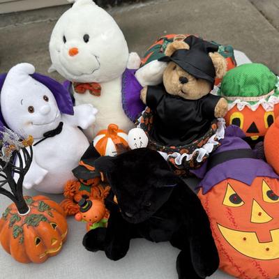 Halloween group with tote