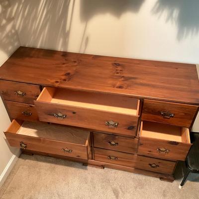 888 10-Drawer Knotty-Pinewood Dresser