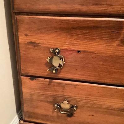 888 10-Drawer Knotty-Pinewood Dresser