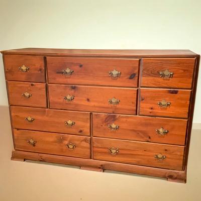 888 10-Drawer Knotty-Pinewood Dresser