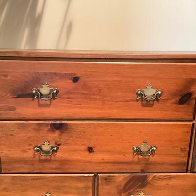 888 10-Drawer Knotty-Pinewood Dresser