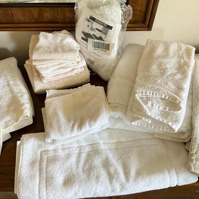889 Large White Towel Set