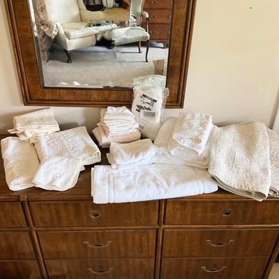 889 Large White Towel Set