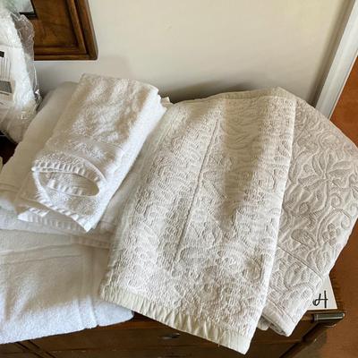 889 Large White Towel Set
