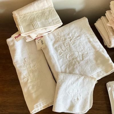 889 Large White Towel Set