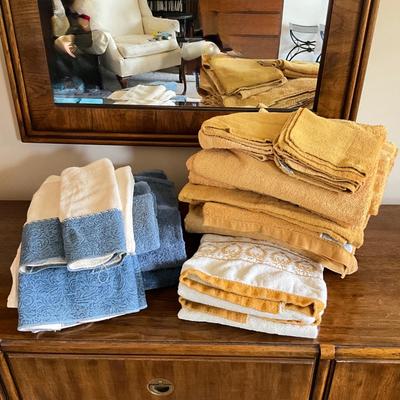 890 Vintage Blue and Gold Towel Set Lot