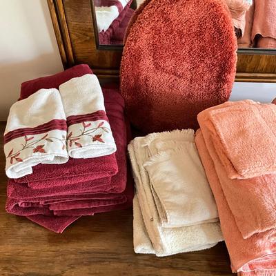 893 Large Lot of Assorted Orange Towels