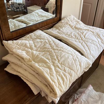 896 Pair of Quilted Twin Bed Spreads