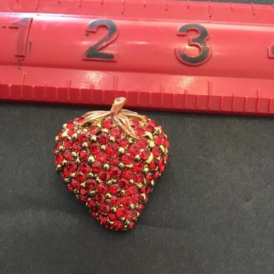 Beautiful vintage, ruby, red rhinestone strawberry brooch