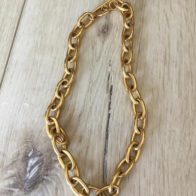 Very nice gold toned, chain-link toggle clasp necklace, vintage