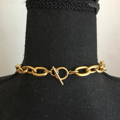Very nice gold toned, chain-link toggle clasp necklace, vintage