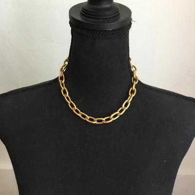 Very nice gold toned, chain-link toggle clasp necklace, vintage