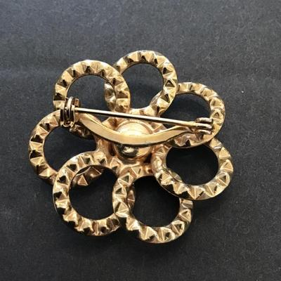 Vintage, gold tone, Fuchsia purple, rhinestone pin brooch
