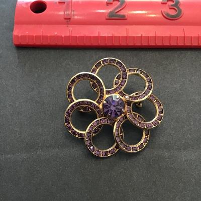 Vintage, gold tone, Fuchsia purple, rhinestone pin brooch