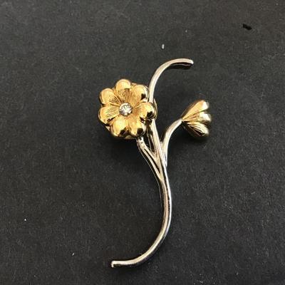 Dainty Flower Pin