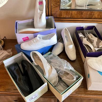 704 Large Lot of 15 Pairs of Women's Shoes size 6-7