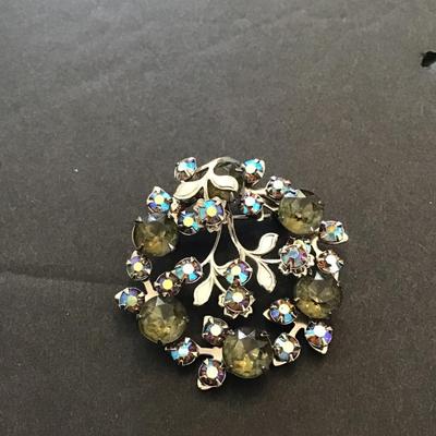 Beautiful, vintage multicolored, rhinestone, cluster flower brooch