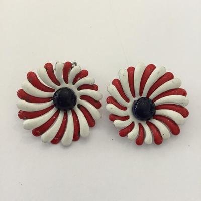 Vintage metal patriotic enamel flower clip on earrings