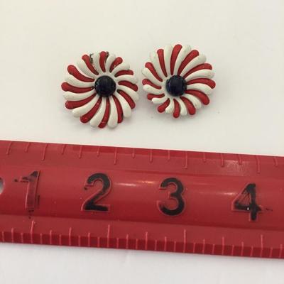 Vintage metal patriotic enamel flower clip on earrings