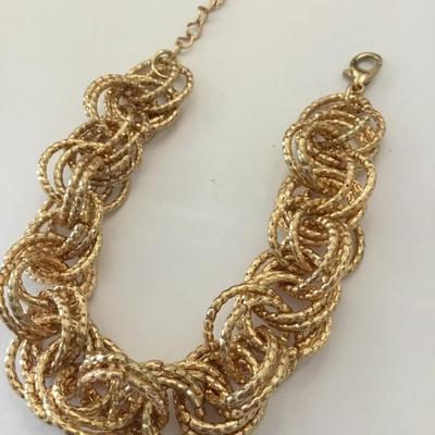 Very nice gold toned bracelet
