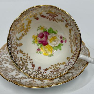 Sale Photo Thumbnail #98: Nice teacup and saucer in very good condition.