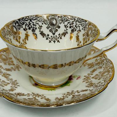 Sale Photo Thumbnail #97: Nice teacup and saucer in very good condition.