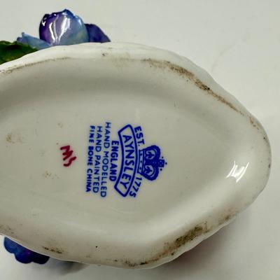 Sale Photo Thumbnail #136: Made in England, in good condition. Approx. 3" tall.