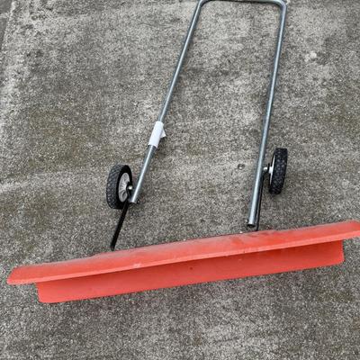 Snow shovel