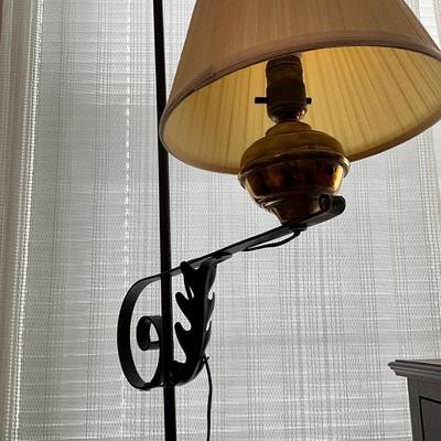 725 Colonial-Style Wrought Iron Floor Lamp