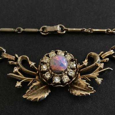 Beautiful Vintage Necklace Glass Stone