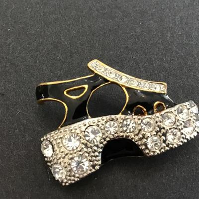 Rhinestone shoe pin