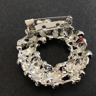 Holiday Wreath Brooch