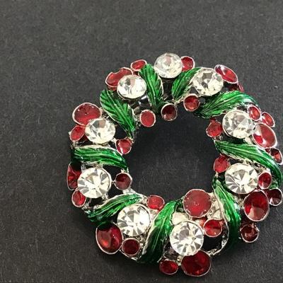 Holiday Wreath Brooch