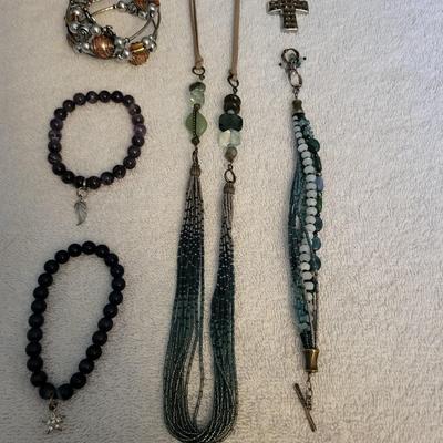 A VARIETY OF JEWELRY